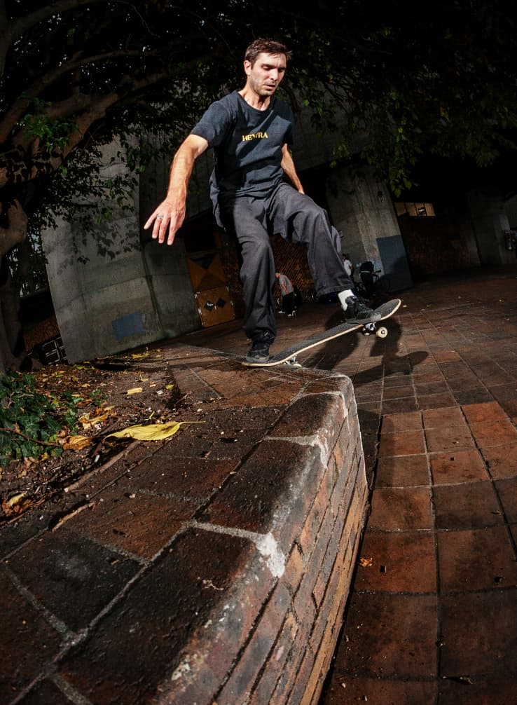 David Cabanne en backside noseslide à Bordeaux.