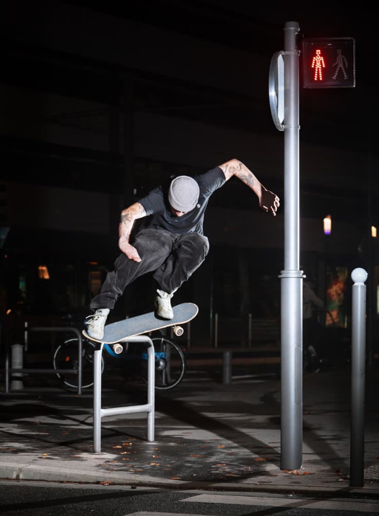 David métivier en backside crooked grind à Bordeaux.