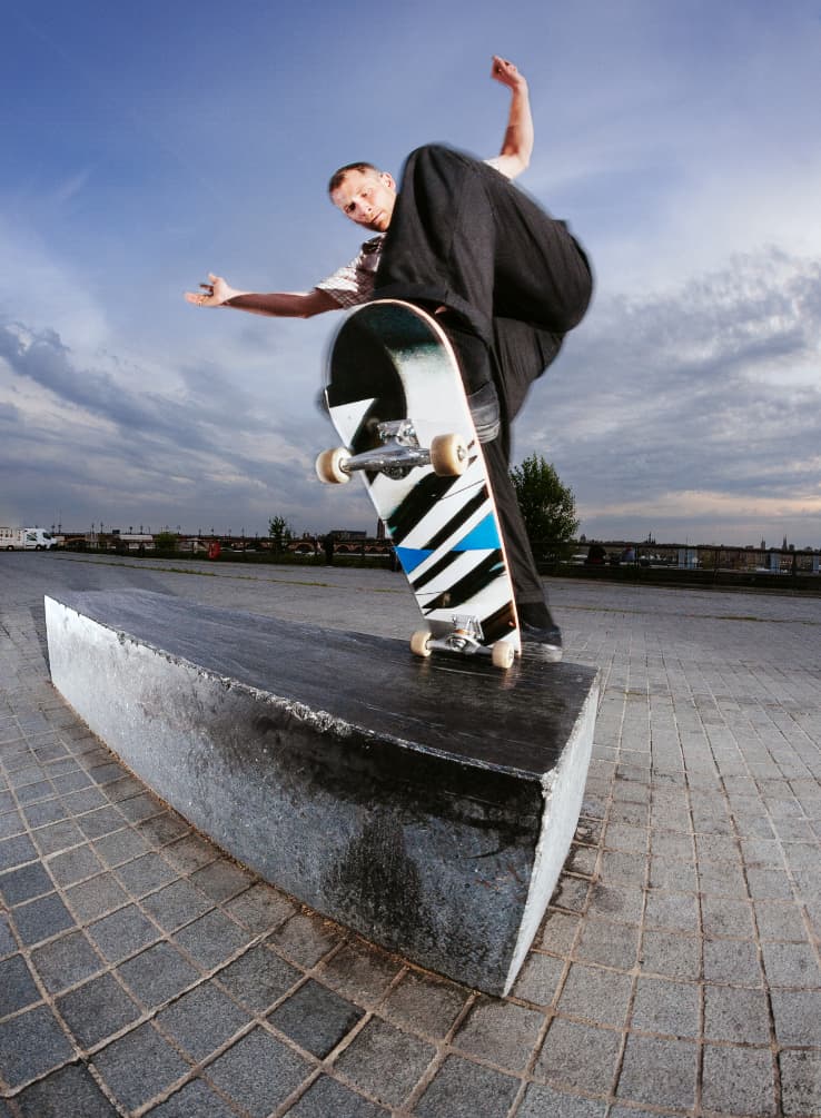 George Briggs en frontside bluntslide à Bordeaux.