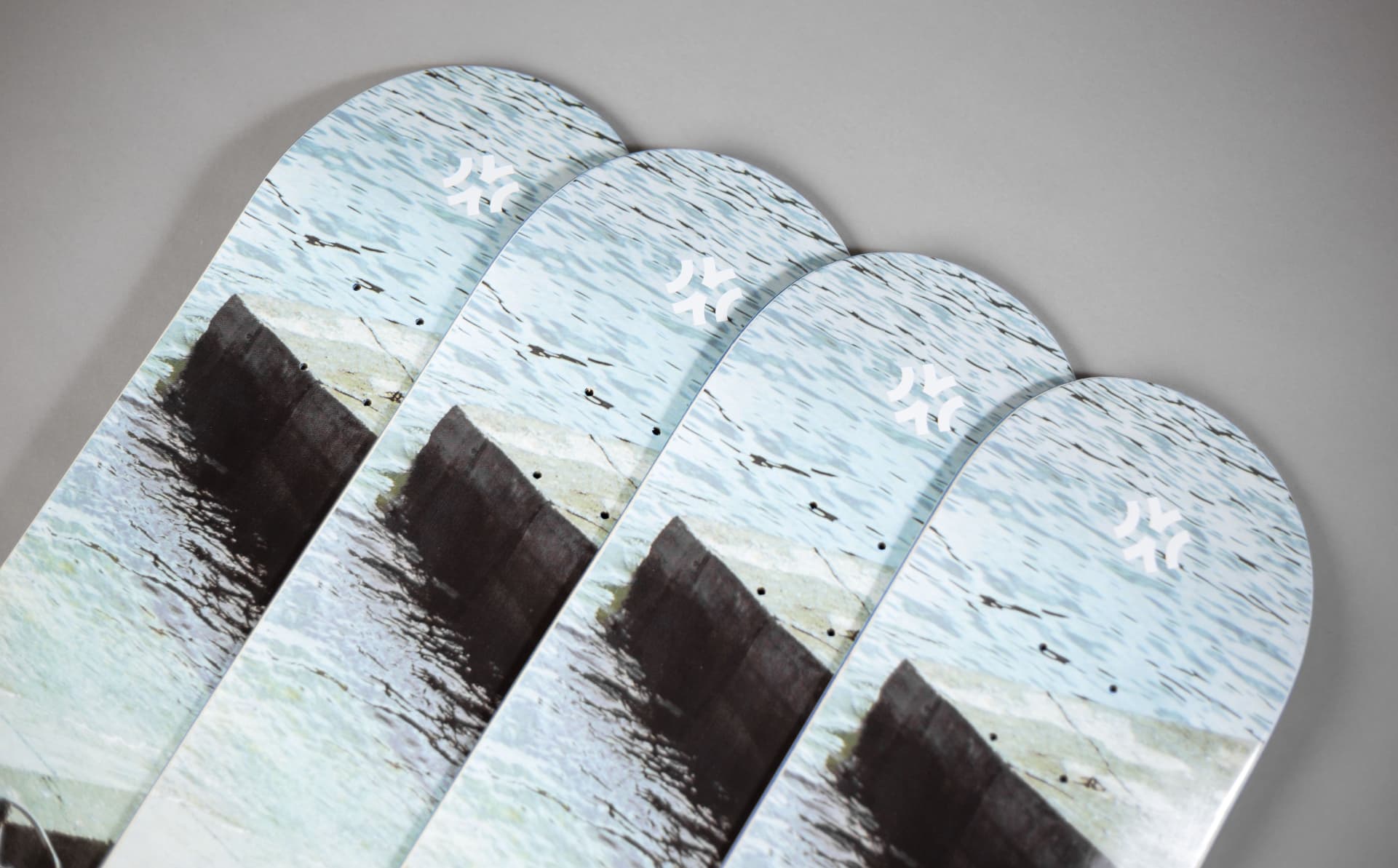 Planches de skateboard Hextra Skateboarding, désignées à Bordeaux et fabriquées en France.