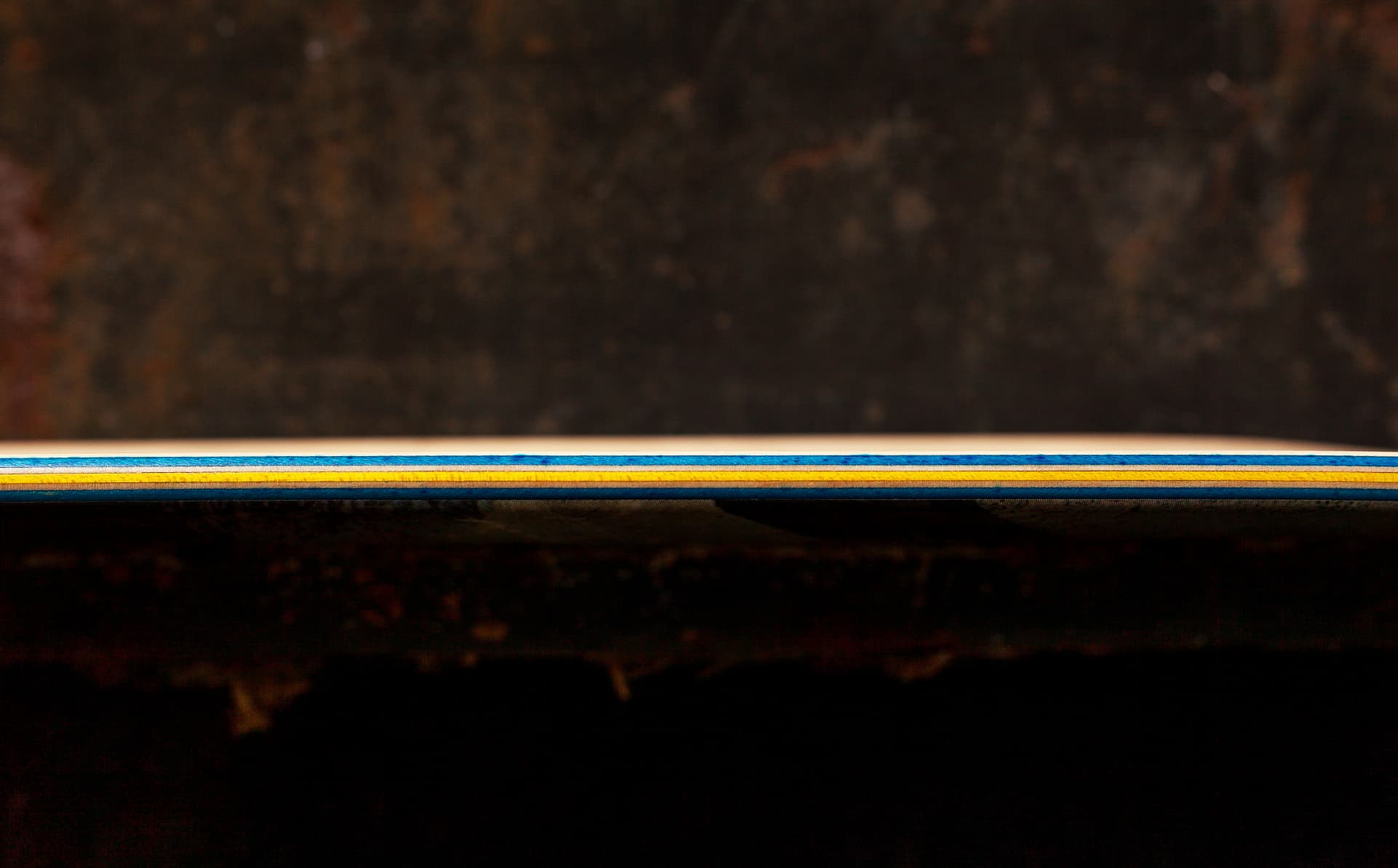 Planche de skateboard Hextra Skateboarding, désignée à Bordeaux et fabriquée en France à partir d'érable canadien.