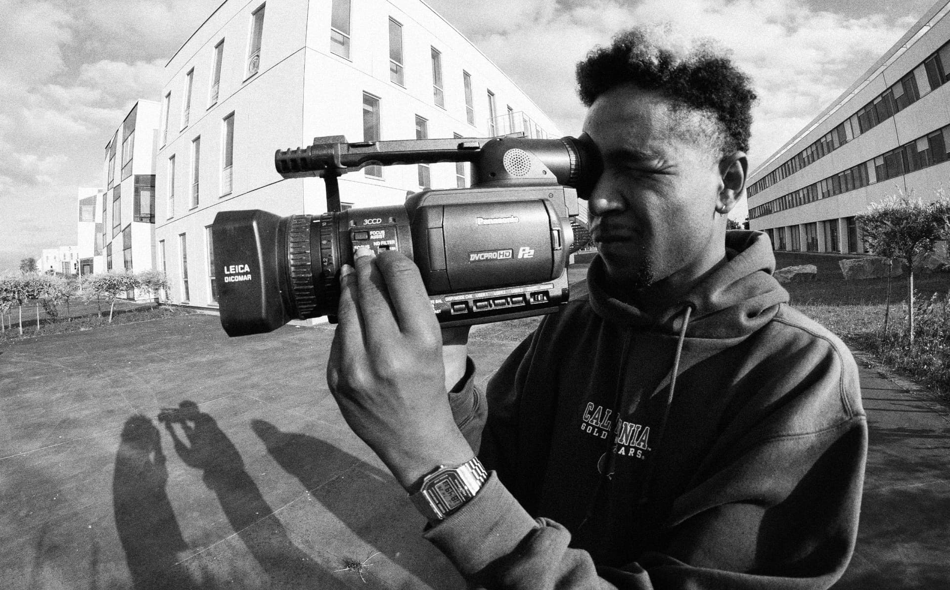 Amiel Coralia et sa caméra Panasonic à Caen.